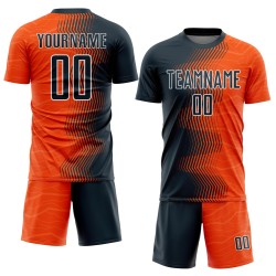 Maillot de football personnalisé à sublimation avec dégradé de flèches orange, bleu marine et blanc
